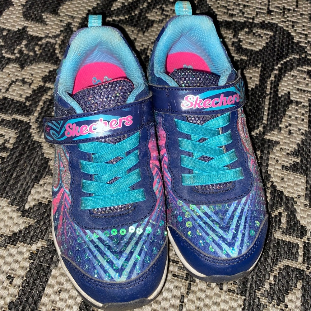 Girls size 13 sketchers light up